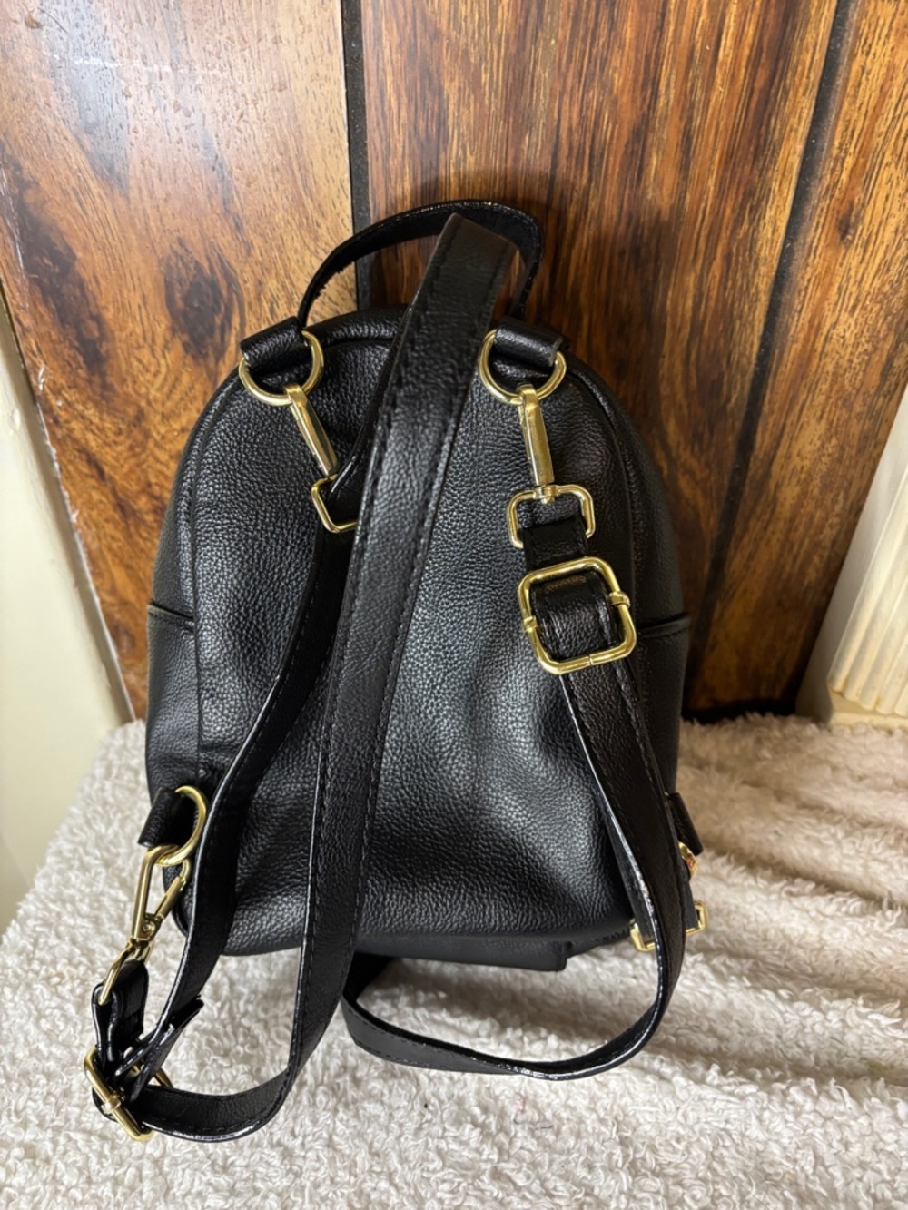 Betsey Johnson Dog Face Mini Backpack for Pets Lovers Black/White - Picture 2 of 7